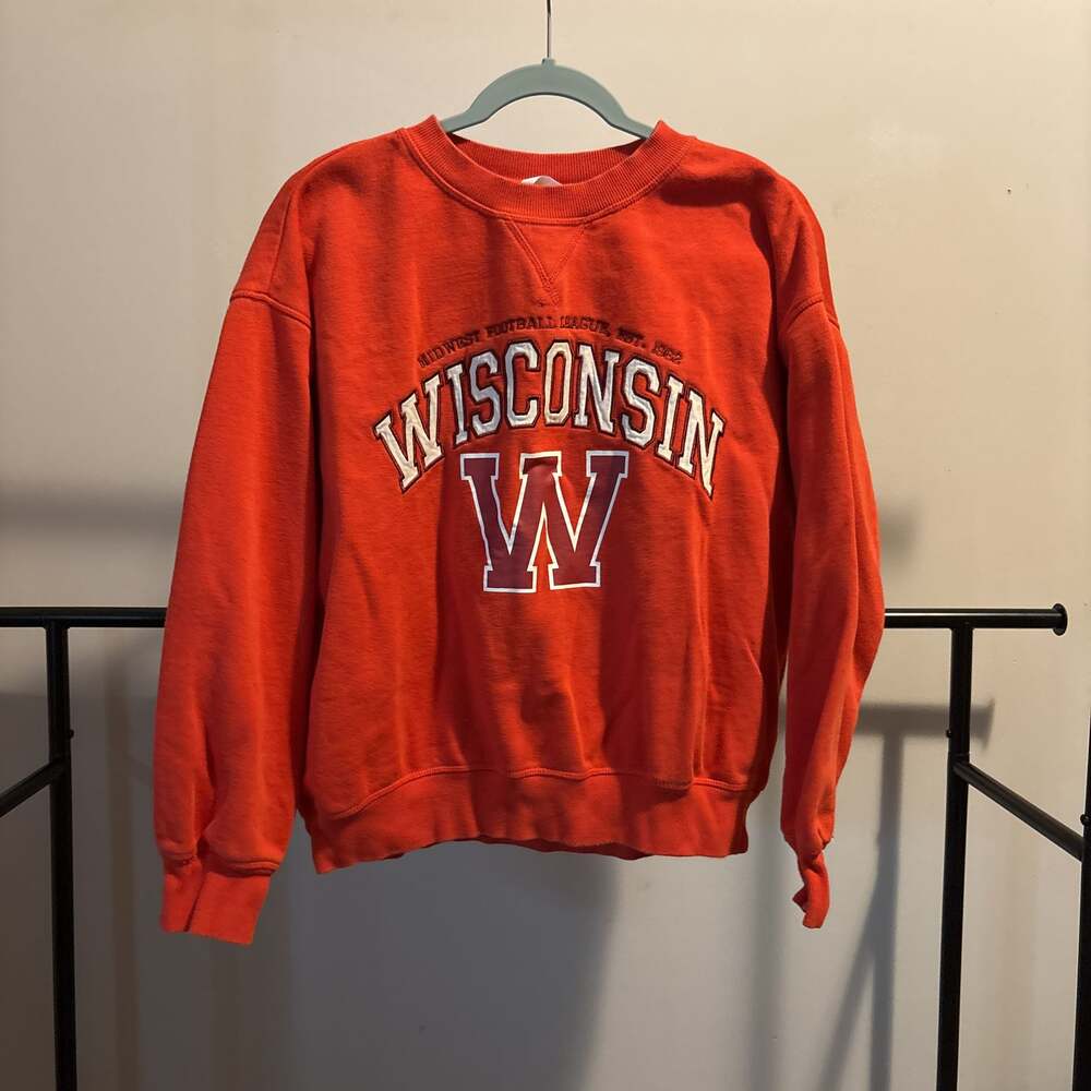 H&M Wisconsin Football 1962 Embroidered Sweatshirt Tomato Red EUC! Womens S